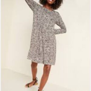 Old Navy Jersey-Knit Long-Sleeve Swing
Dress |